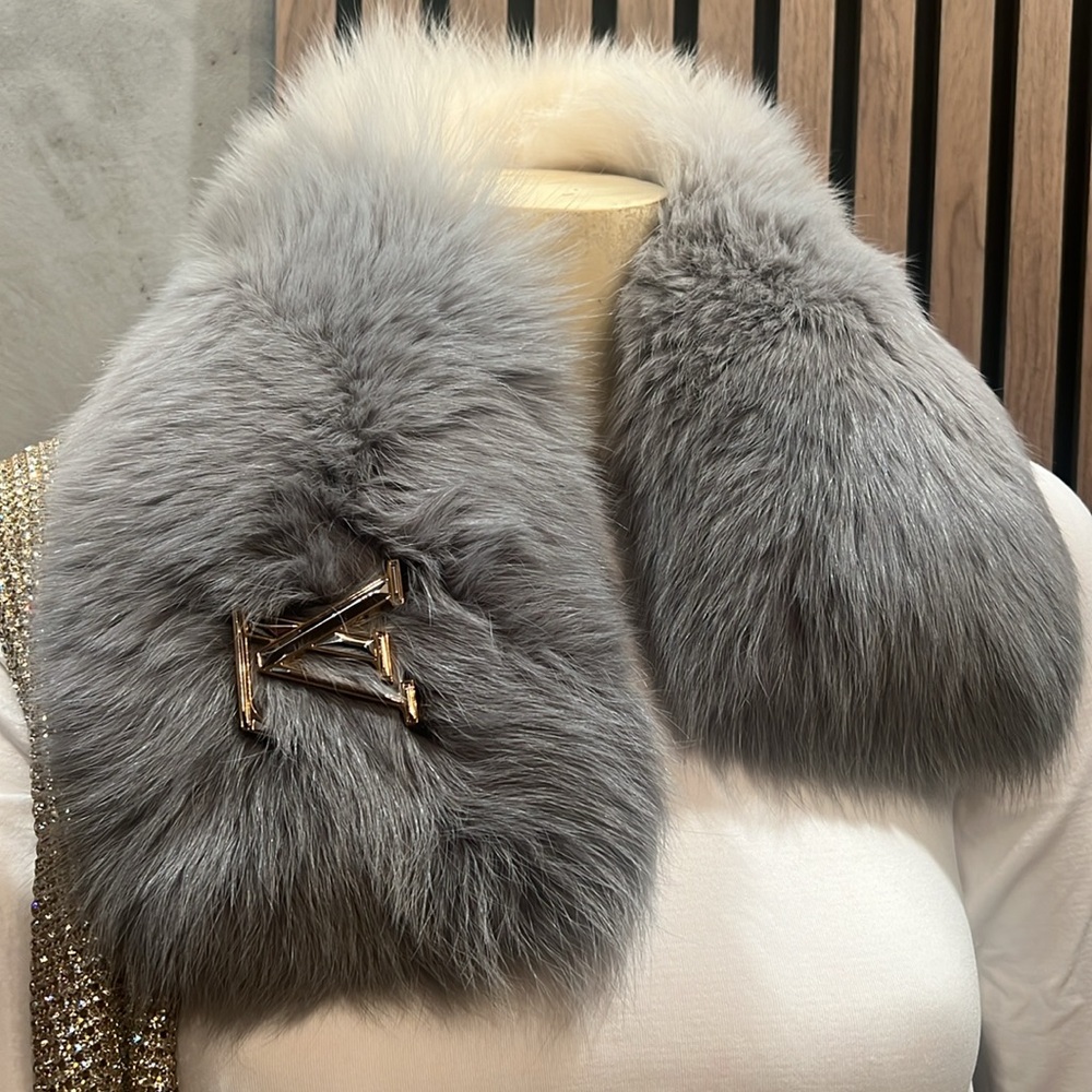 •Louis vuitton Nathalia Fox Fur Scarf